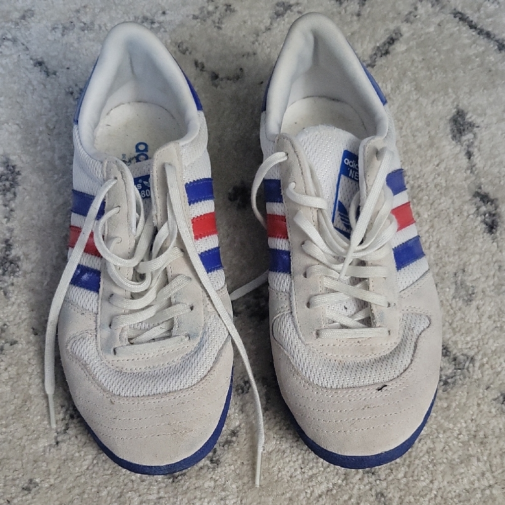 Adidas Vintage Style Sneakers in White with Blue and Red Stripes..
